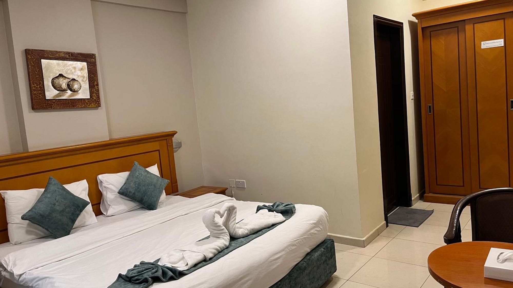 Al Murooj Hotel Apartments Маскат Экстерьер фото