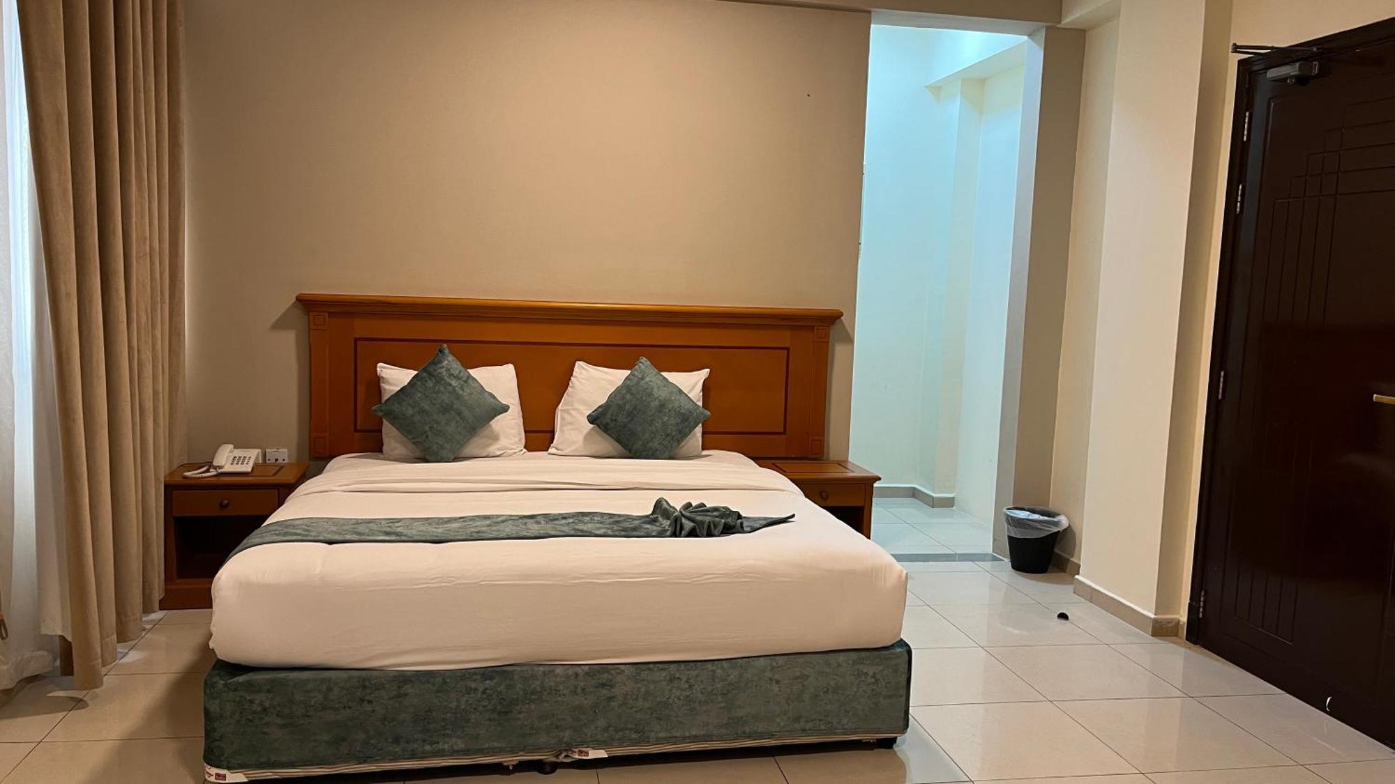 Al Murooj Hotel Apartments Маскат Экстерьер фото