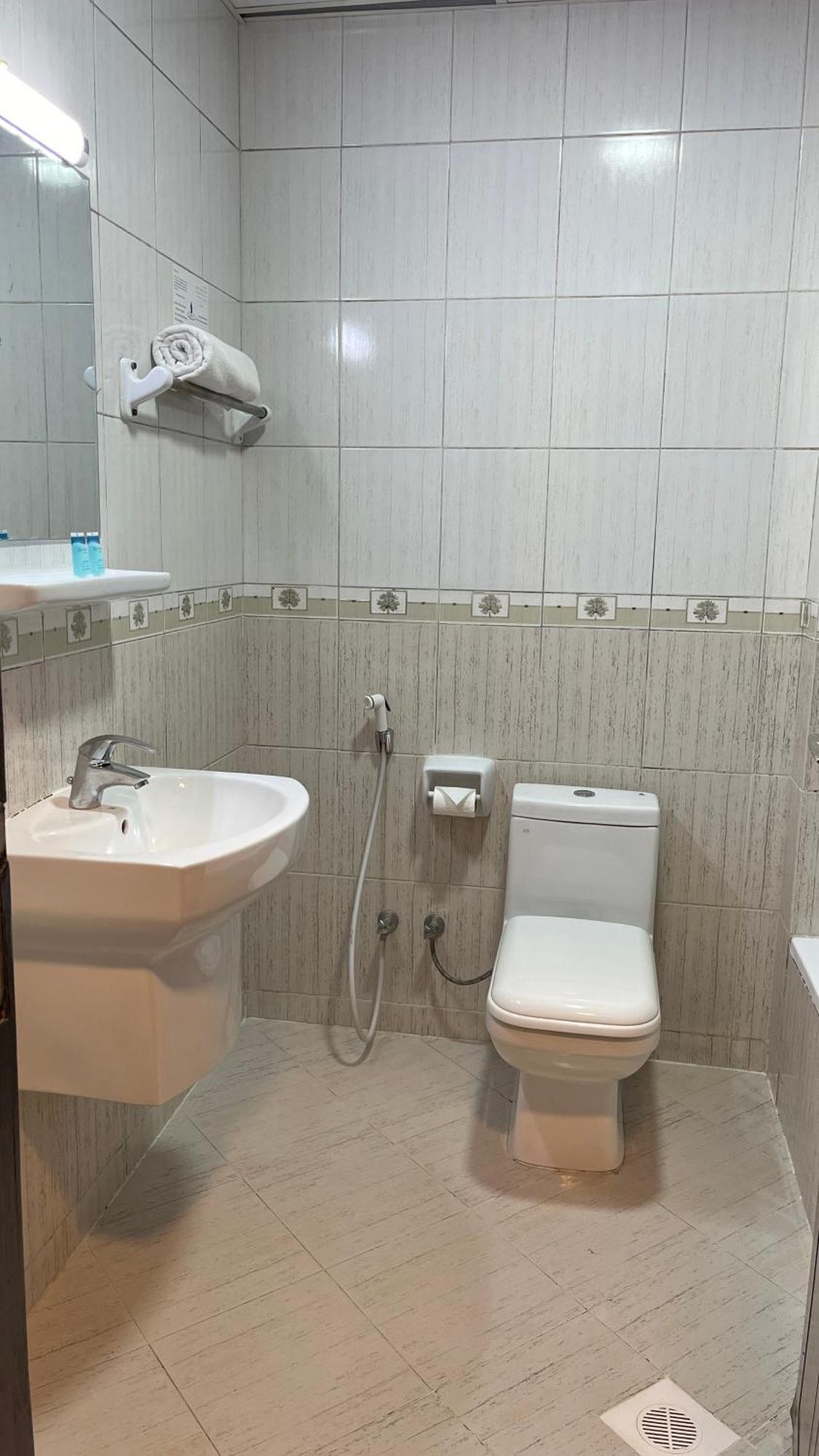 Al Murooj Hotel Apartments Маскат Экстерьер фото